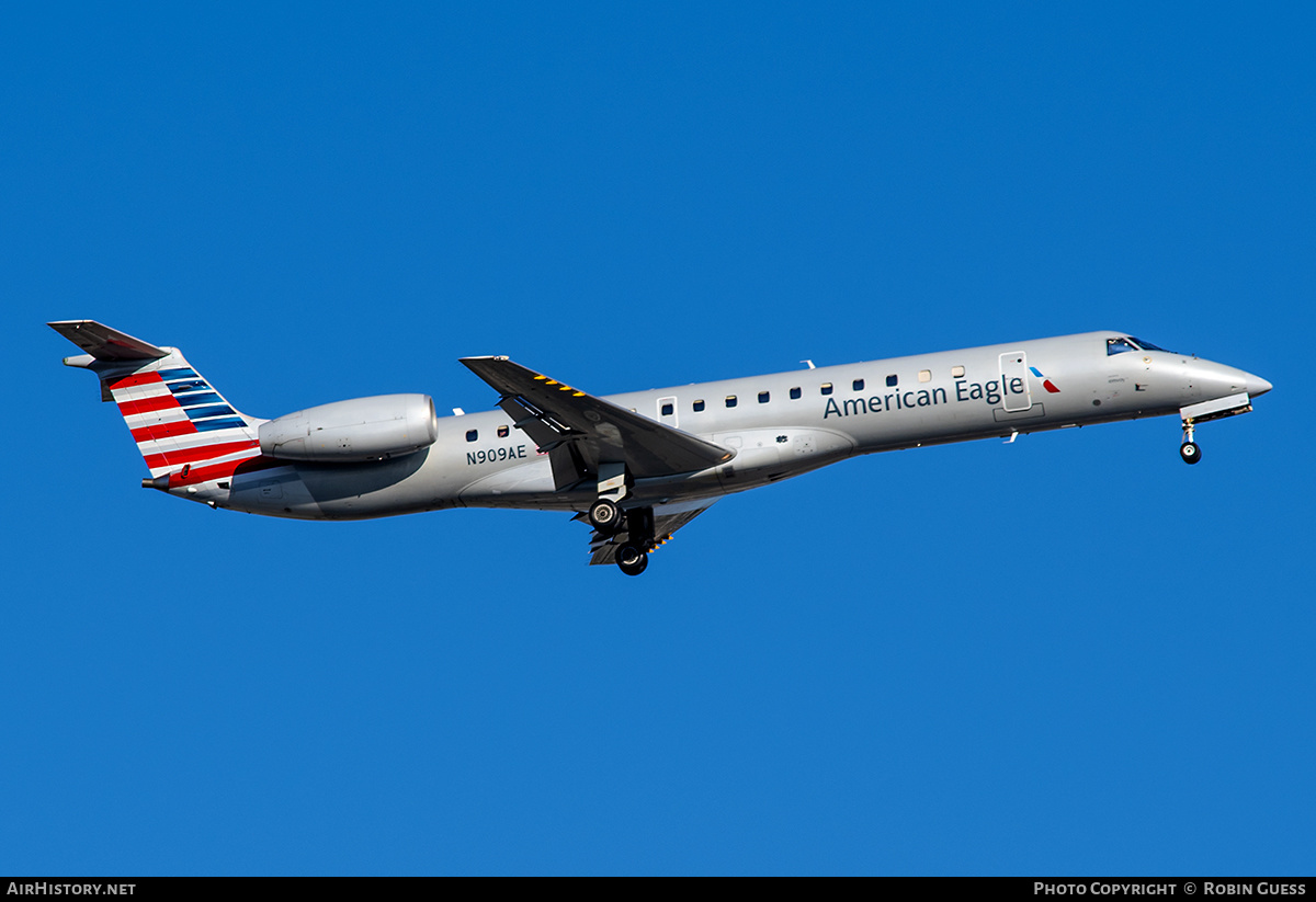 Aircraft Photo of N909AE | Embraer ERJ-145LR (EMB-145LR) | American Eagle | AirHistory.net #330586