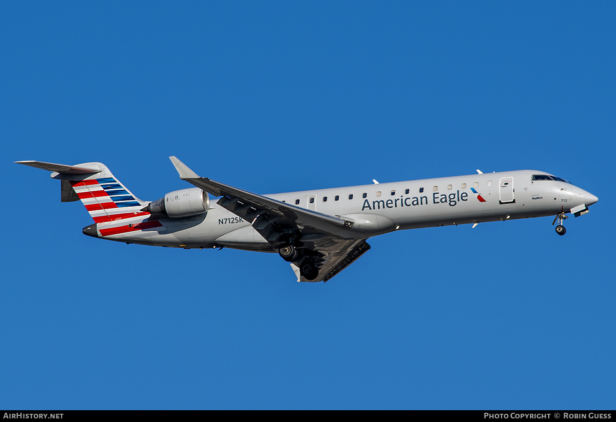 Aircraft Photo of N712SK | Bombardier CRJ-701ER (CL-600-2C10) | American Eagle | AirHistory.net #330591