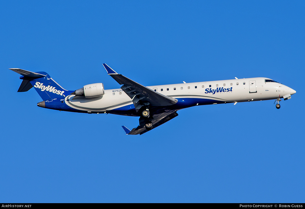 Aircraft Photo of N752SK | Bombardier CRJ-701ER (CL-600-2C10) | SkyWest Airlines | AirHistory.net #330684