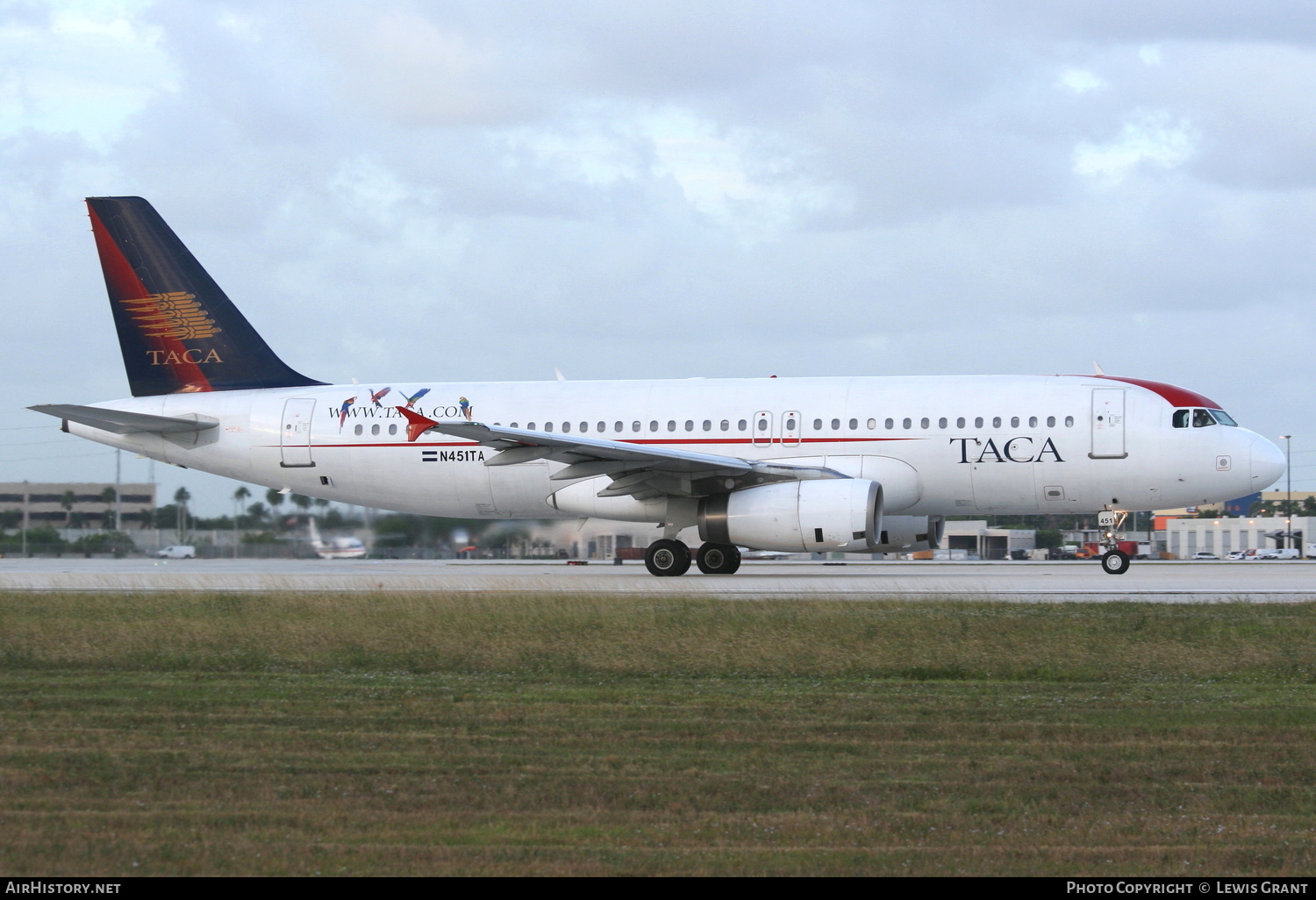 Aircraft Photo of N451TA | Airbus A320-233 | TACA - Transportes Aéreos Centro Americanos | AirHistory.net #331536