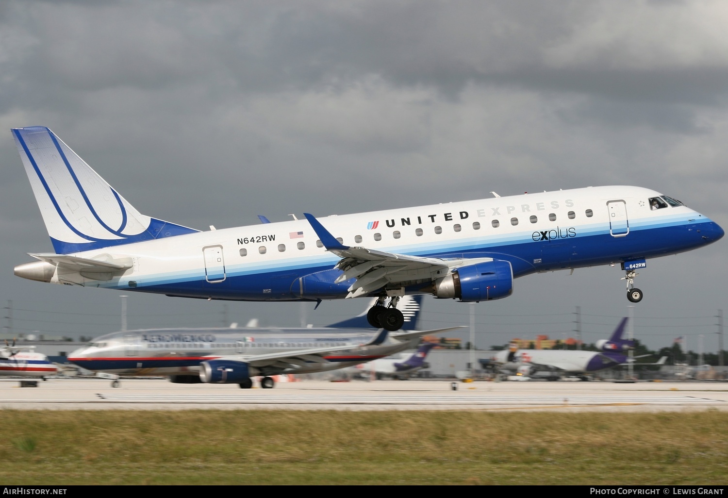 Aircraft Photo of N642RW | Embraer 170SE (ERJ-170-100SE) | United Express | AirHistory.net #331567