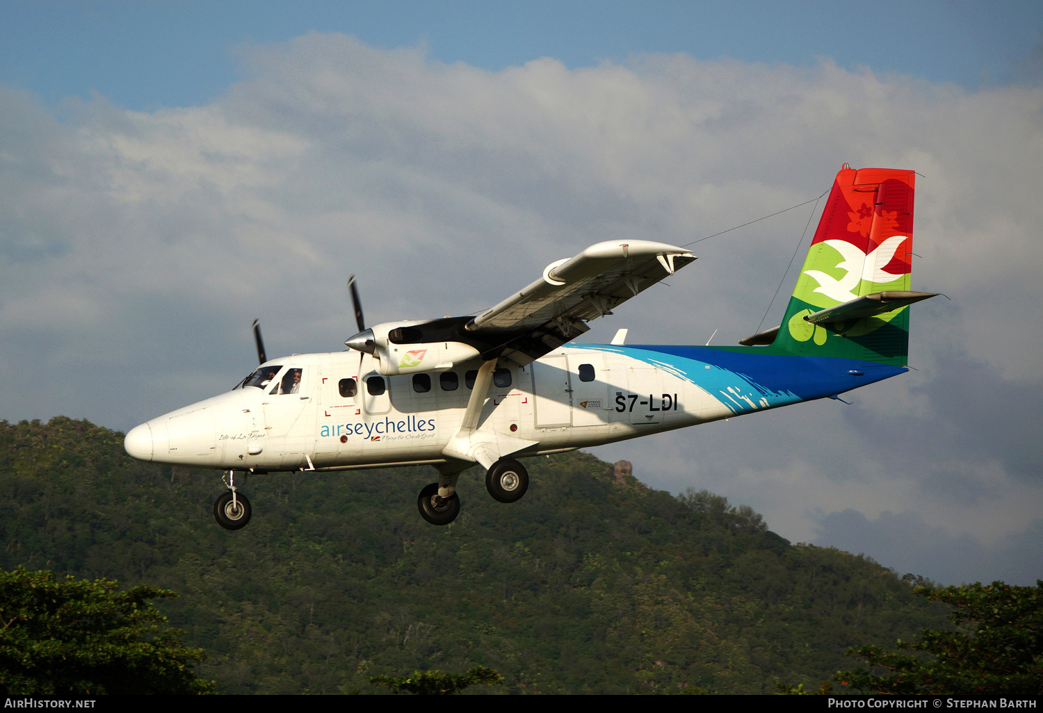 Aircraft Photo of S7-LDI | Viking DHC-6-400 Twin Otter | Air Seychelles | AirHistory.net #331716