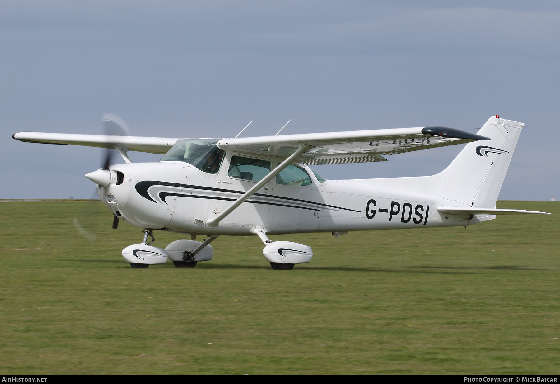 Aircraft Photo of G-PDSI | Cessna 172N Skyhawk II | AirHistory.net #332301