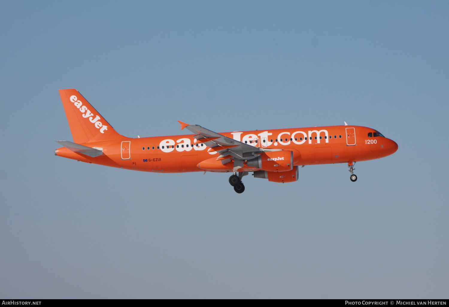 Aircraft Photo of G-EZUI | Airbus A320-214 | EasyJet | AirHistory.net #332336