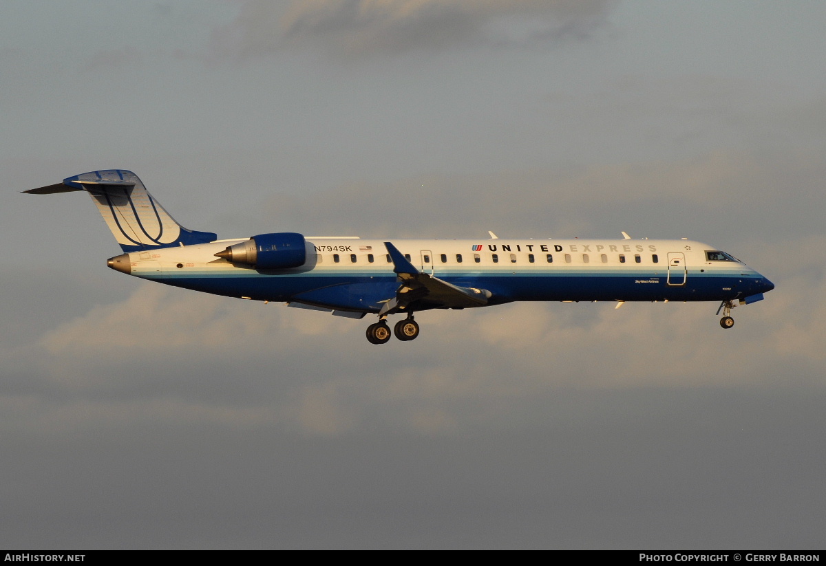 Aircraft Photo of N794SK | Bombardier CRJ-701ER (CL-600-2C10) | United Express | AirHistory.net #332555