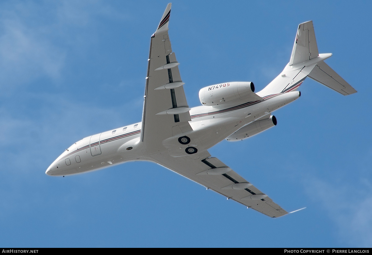 Aircraft Photo of N749QS | Bombardier Challenger 350 (BD-100-1A10) | AirHistory.net #332665