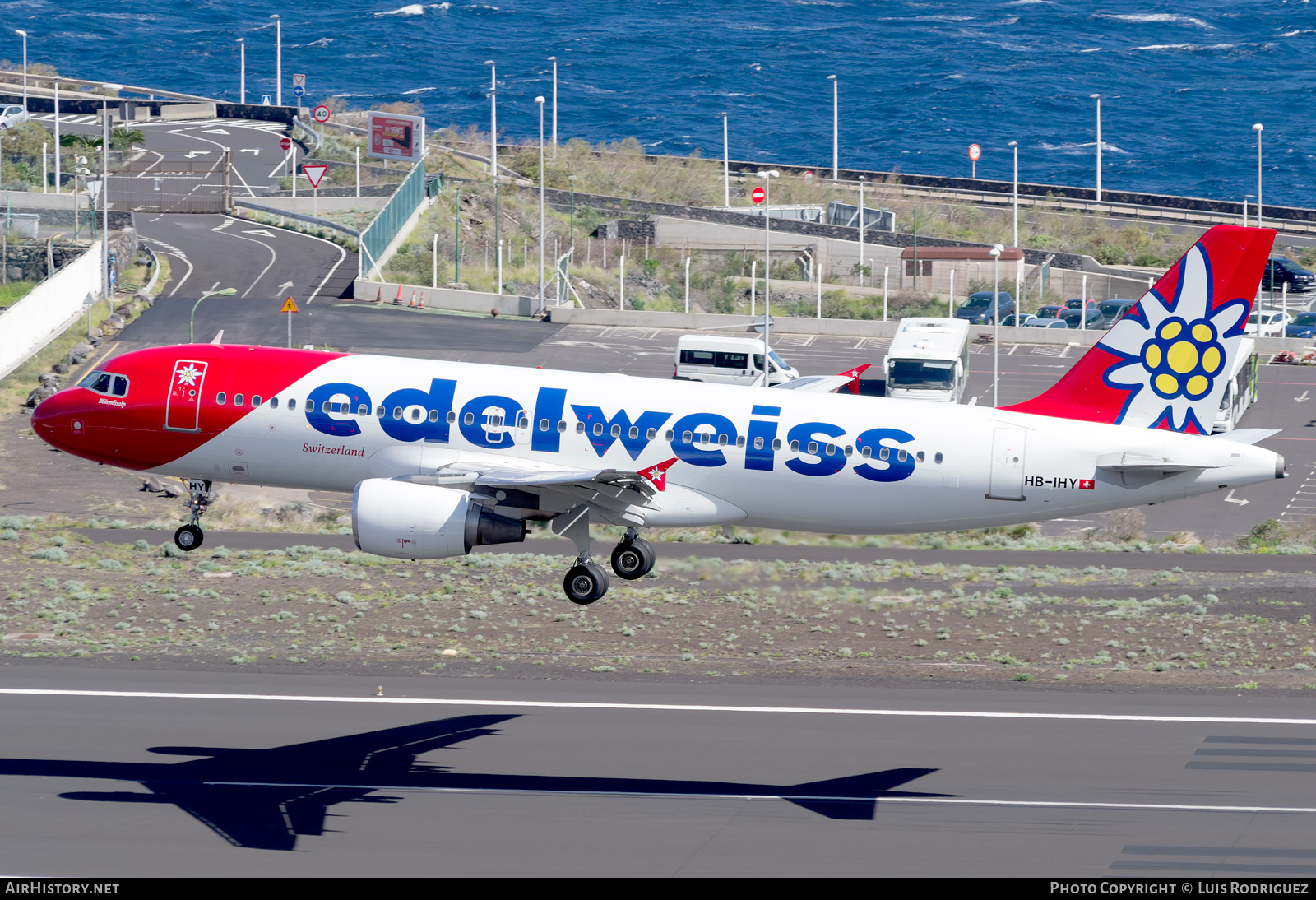 Aircraft Photo of HB-IHY | Airbus A320-214 | Edelweiss Air | AirHistory.net #332857