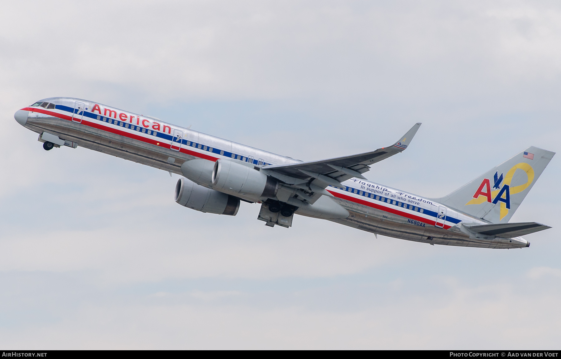 Aircraft Photo of N690AA | Boeing 757-223 | American Airlines | AirHistory.net #332871