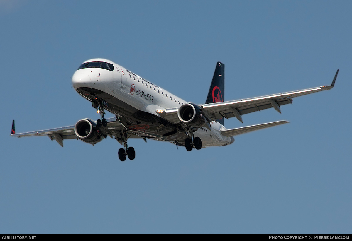 Aircraft Photo of C-FRQK | Embraer 175LR (ERJ-170-200LR) | Air Canada Express | AirHistory.net #332936