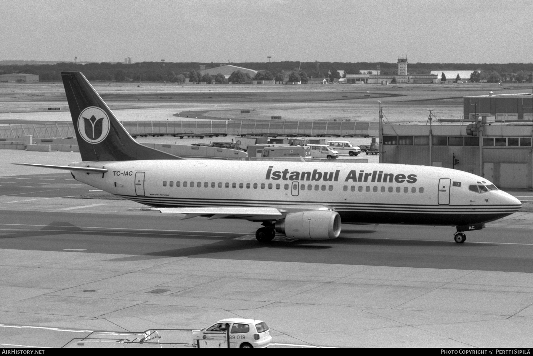 Aircraft Photo of TC-IAC | Boeing 737-382 | Istanbul Airlines | AirHistory.net #333069