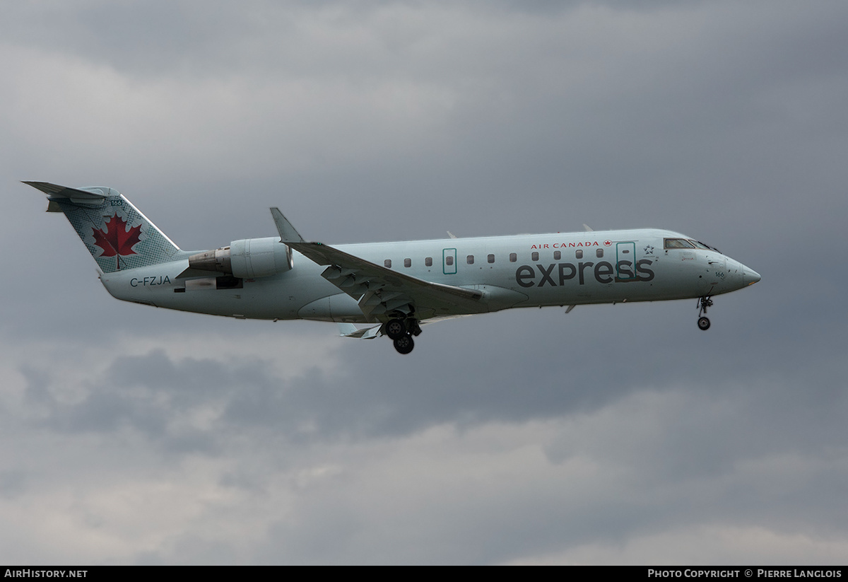Aircraft Photo of C-FZJA | Bombardier CRJ-200ER (CL-600-2B19) | Air Canada Express | AirHistory.net #333318
