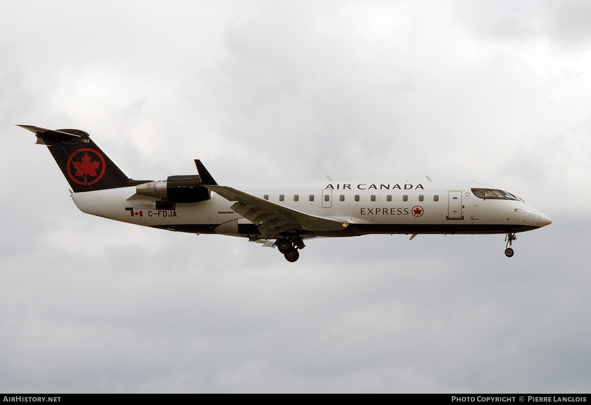 Aircraft Photo of C-FDJA | Bombardier CRJ-200ER (CL-600-2B19) | Air Canada Express | AirHistory.net #333437