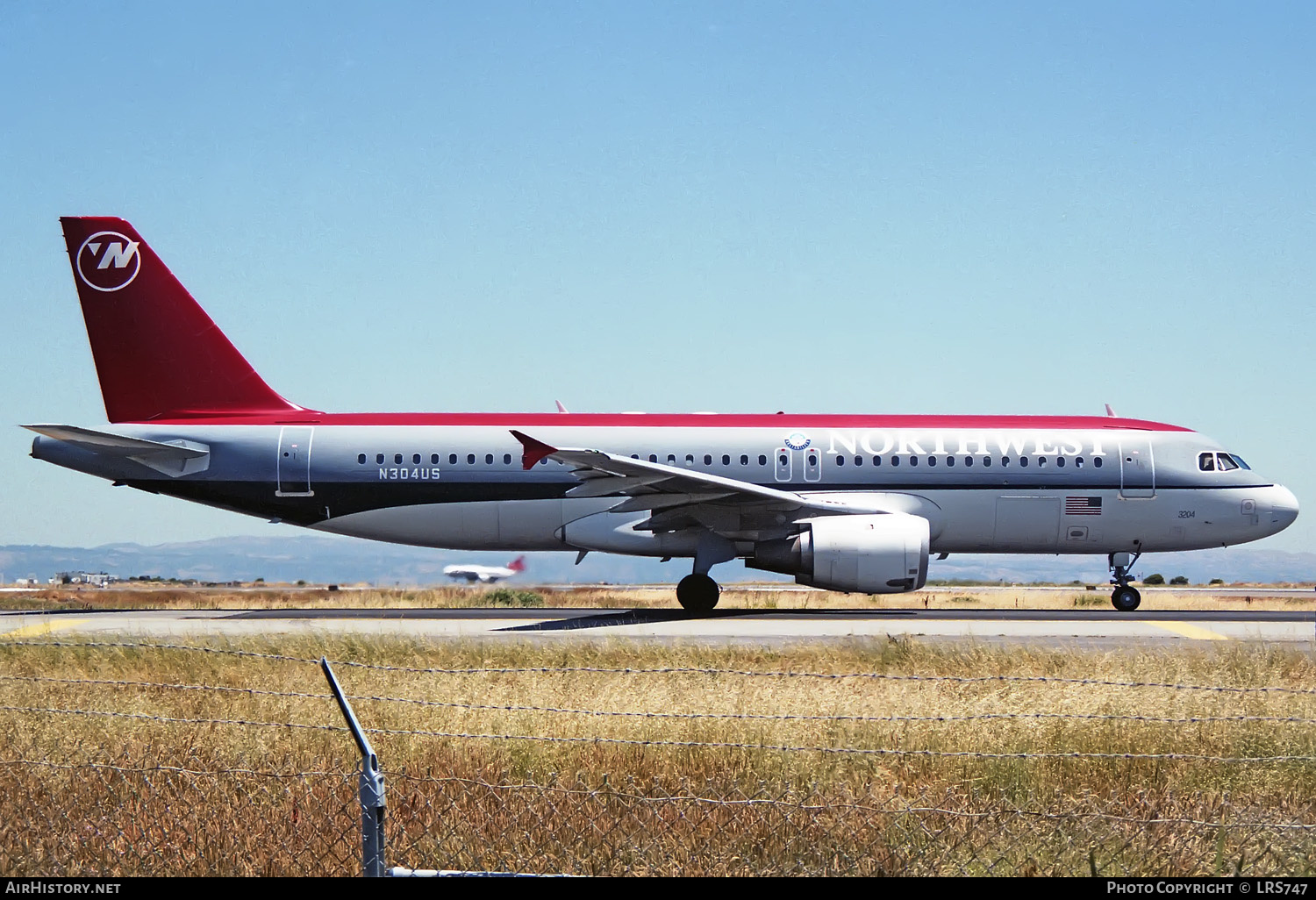 Aircraft Photo of N304US | Airbus A320-211 | Northwest Airlines | AirHistory.net #333685