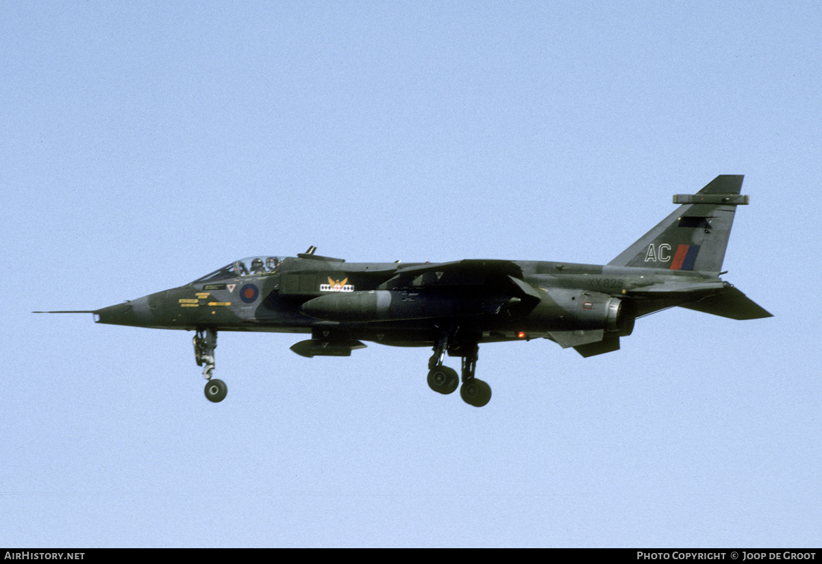 Aircraft Photo of XX825 | Sepecat Jaguar GR1 | UK - Air Force | AirHistory.net #333816