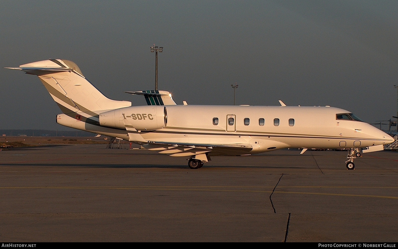 Aircraft Photo of I-SDFC | Bombardier Challenger 300 (BD-100-1A10) | AirHistory.net #333949