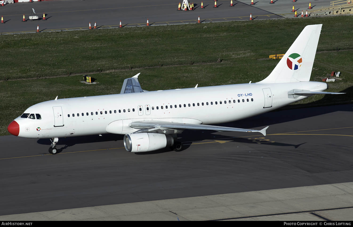Aircraft Photo of OY-LHD | Airbus A320-231 | Danish Air Transport - DAT | AirHistory.net #333973