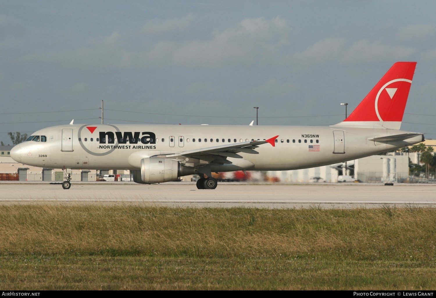 Aircraft Photo of N369NW | Airbus A320-212 | Northwest Airlines | AirHistory.net #333998
