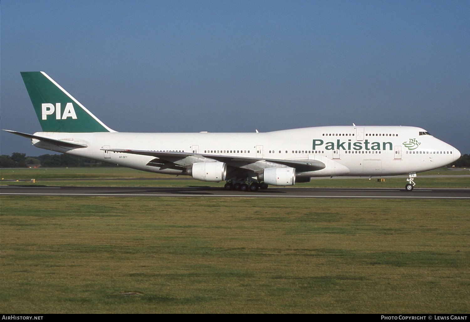 Aircraft Photo of AP-BFY | Boeing 747-367 | Pakistan International Airlines - PIA | AirHistory.net #334063