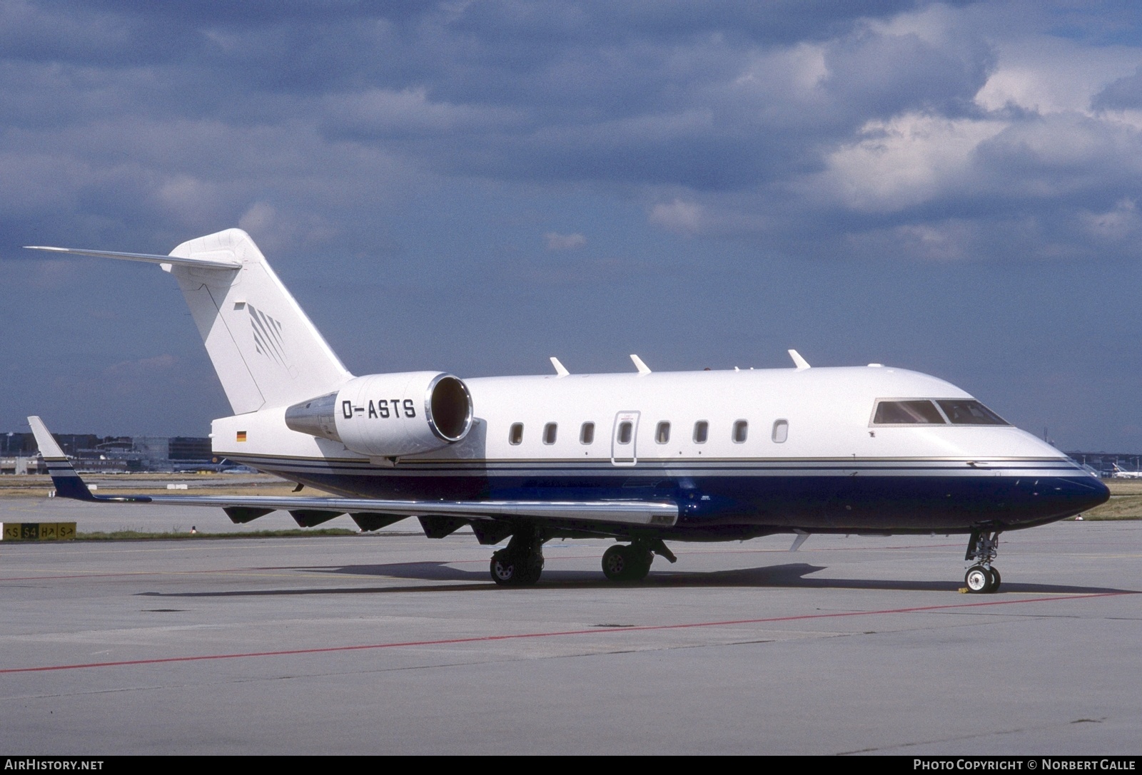 Aircraft Photo of D-ASTS | Bombardier Challenger 604 (CL-600-2B16) | AirHistory.net #334152