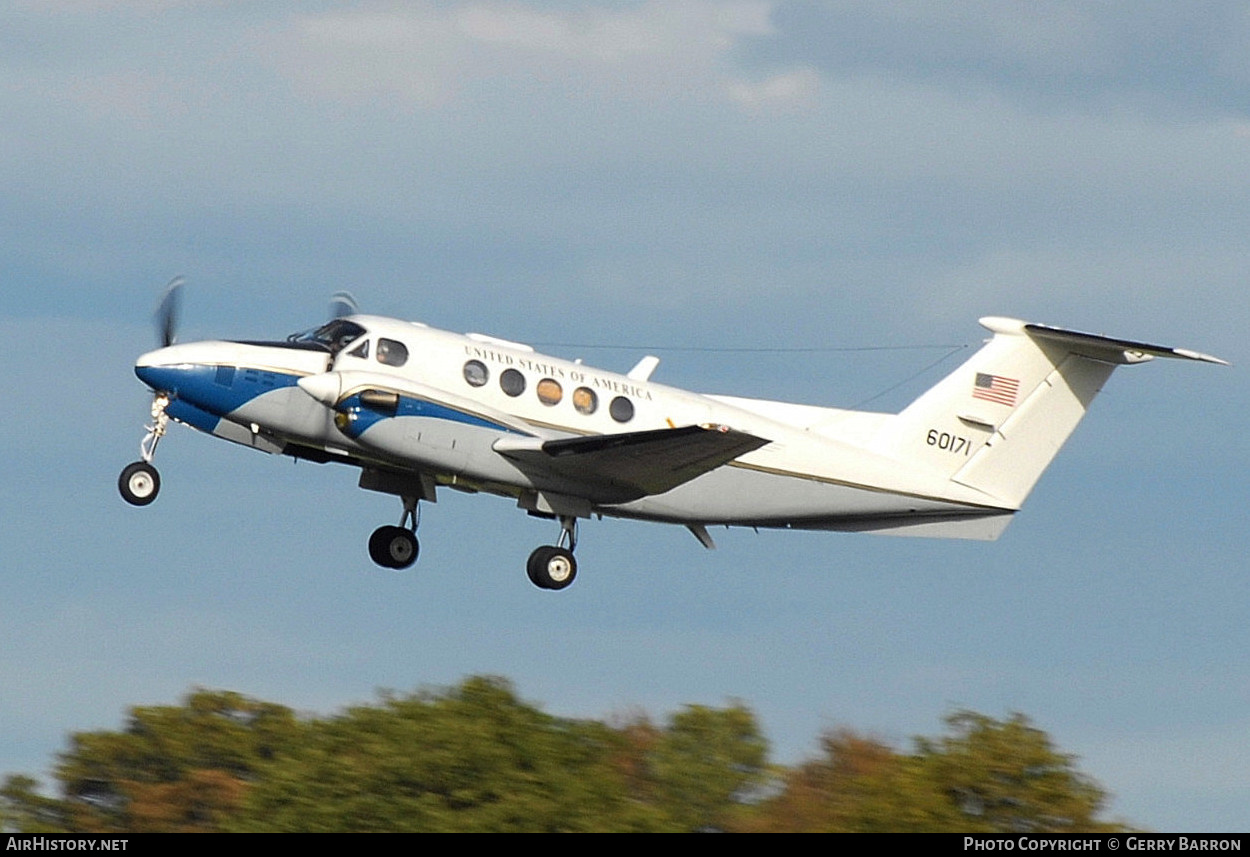 Aircraft Photo of 76-0171 / 60171 | Beech C-12C Huron | USA - Air Force | AirHistory.net #334165
