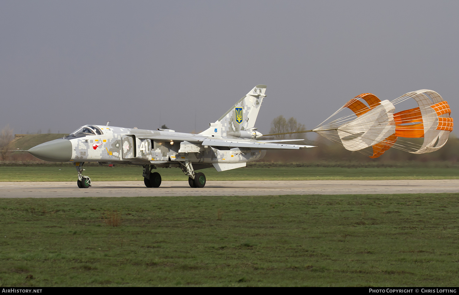 Aircraft Photo of 41 white | Sukhoi Su-24M | Ukraine - Air Force | AirHistory.net #334228