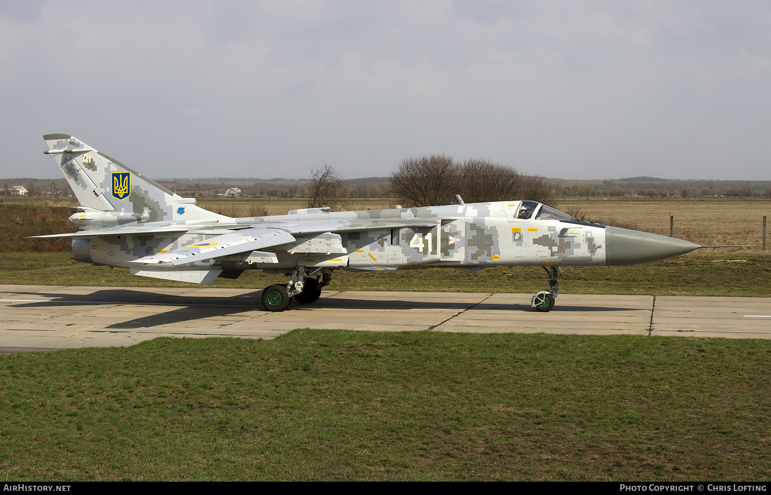 Aircraft Photo of 41 white | Sukhoi Su-24M | Ukraine - Air Force | AirHistory.net #334261