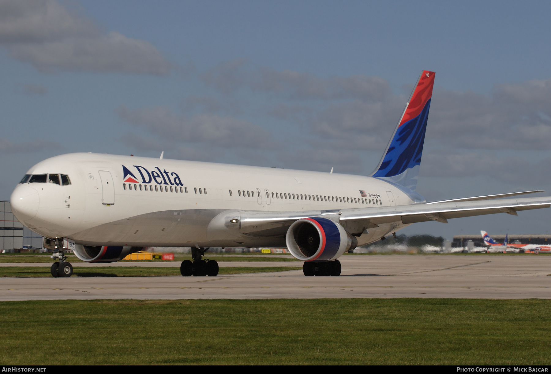 Aircraft Photo of N195DN | Boeing 767-332/ER | Delta Air Lines | AirHistory.net #334375