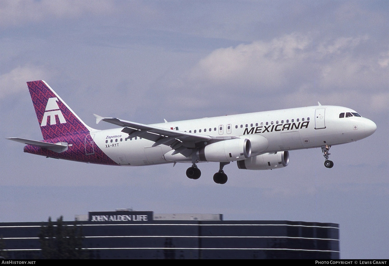 Aircraft Photo of XA-RYT | Airbus A320-231 | Mexicana | AirHistory.net #334437