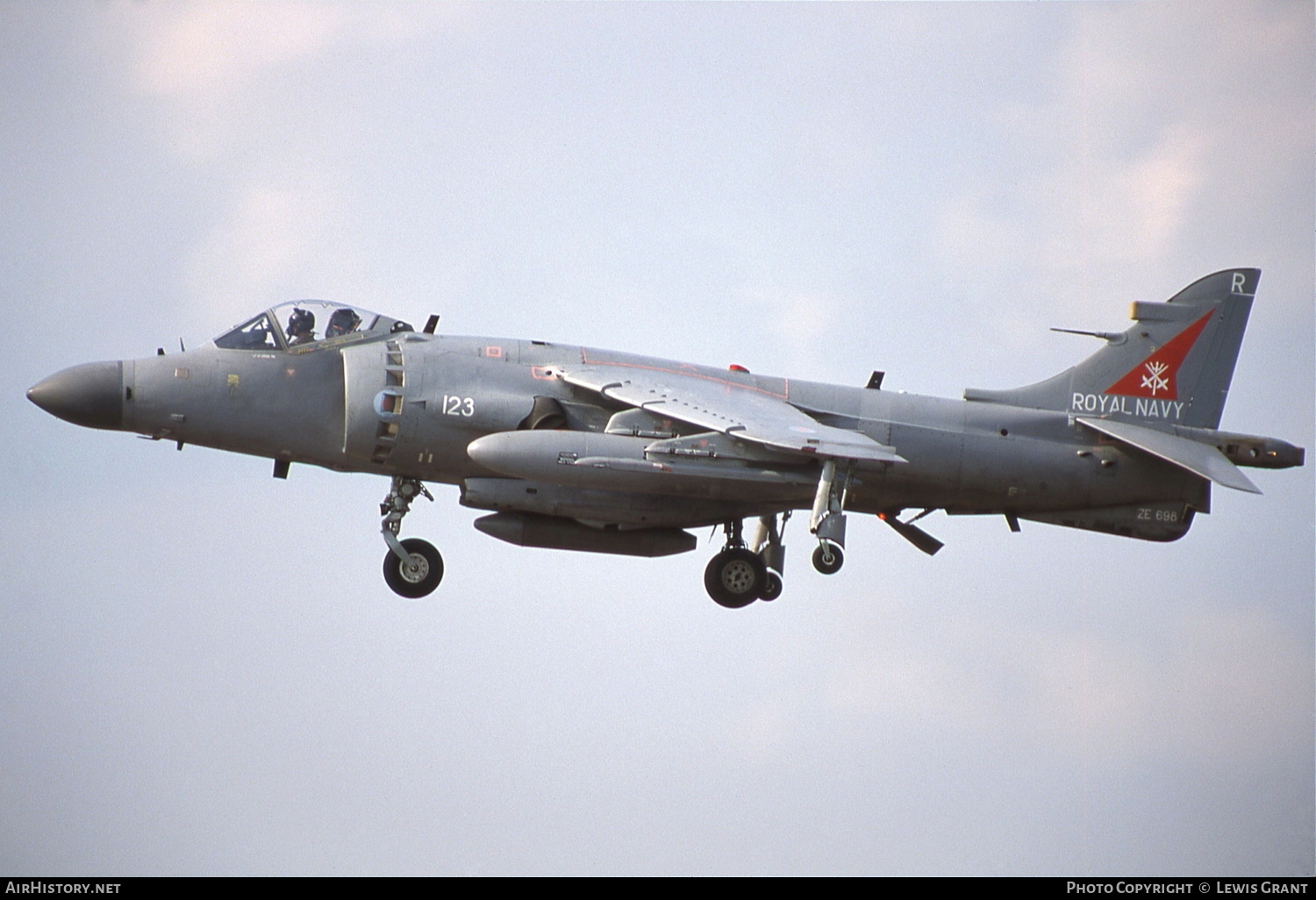 Aircraft Photo of ZE698 | British Aerospace Sea Harrier FRS1 | UK - Navy | AirHistory.net #334462