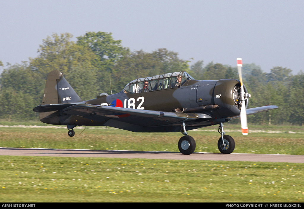 Aircraft Photo of PH-TBR / B-182 | North American AT-16 Harvard IIB | Koninklijke Luchtmacht Historische Vlucht | Netherlands - Air Force | AirHistory.net #334655