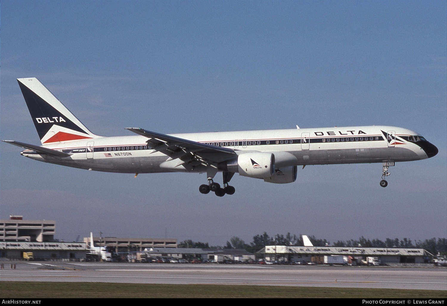 Aircraft Photo of N670DN | Boeing 757-232 | Delta Air Lines | AirHistory.net #334733