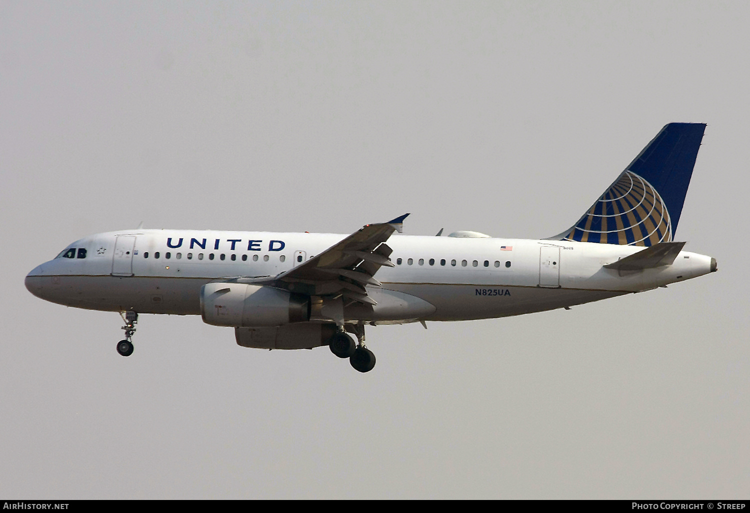 Aircraft Photo of N825UA | Airbus A319-131 | United Airlines | AirHistory.net #334868