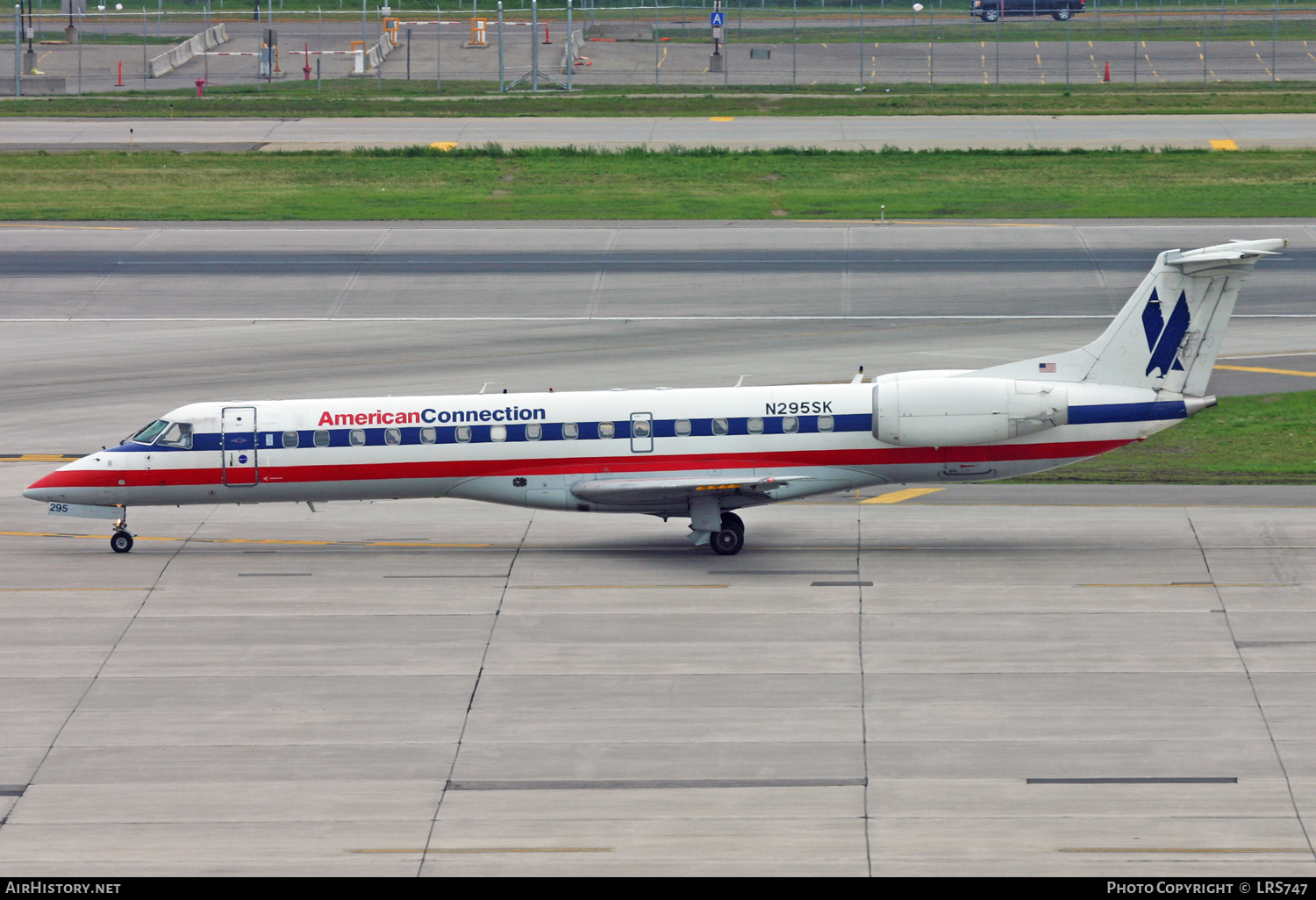 Aircraft Photo of N295SK | Embraer ERJ-140LR (EMB-135KL) | American Connection | AirHistory.net #334878