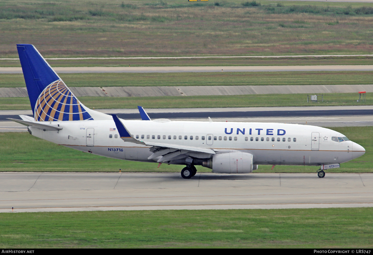 Aircraft Photo of N13716 | Boeing 737-724 | United Airlines | AirHistory.net #335002
