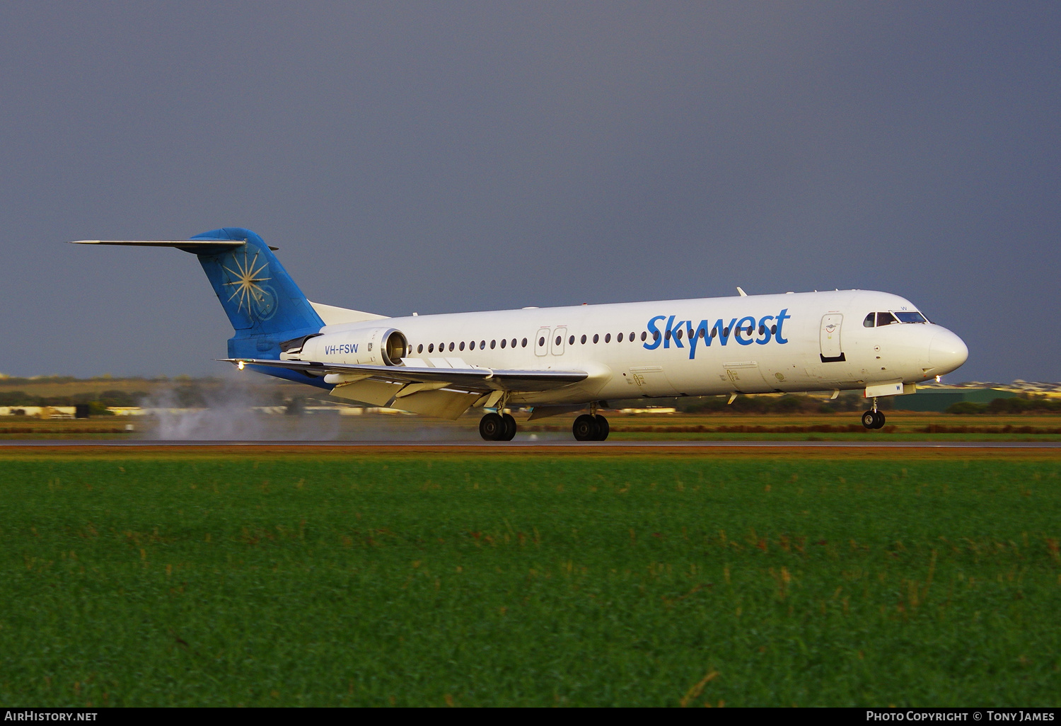 Aircraft Photo of VH-FSW | Fokker 100 (F28-0100) | Skywest Airlines | AirHistory.net #335075