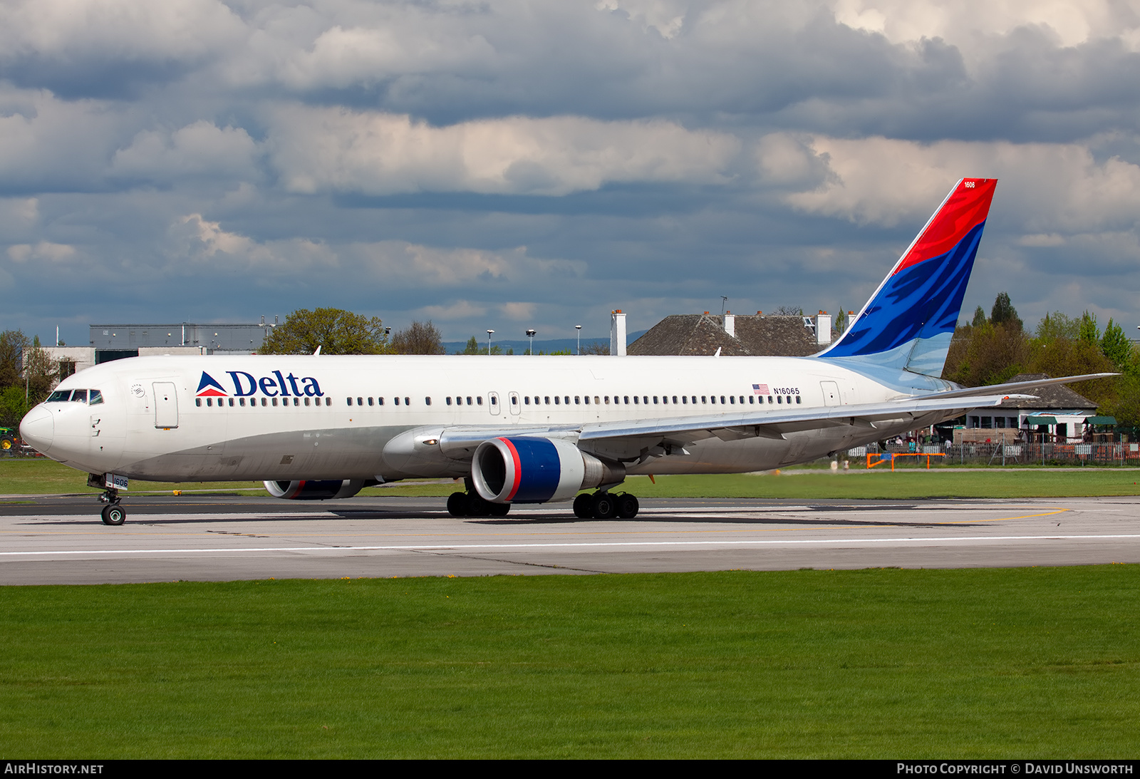 Aircraft Photo of N16065 | Boeing 767-332/ER | Delta Air Lines | AirHistory.net #335132