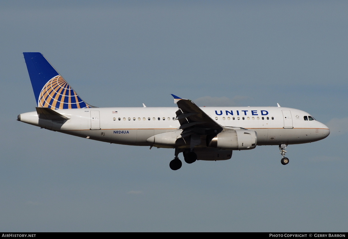 Aircraft Photo of N824UA | Airbus A319-131 | United Airlines | AirHistory.net #335173