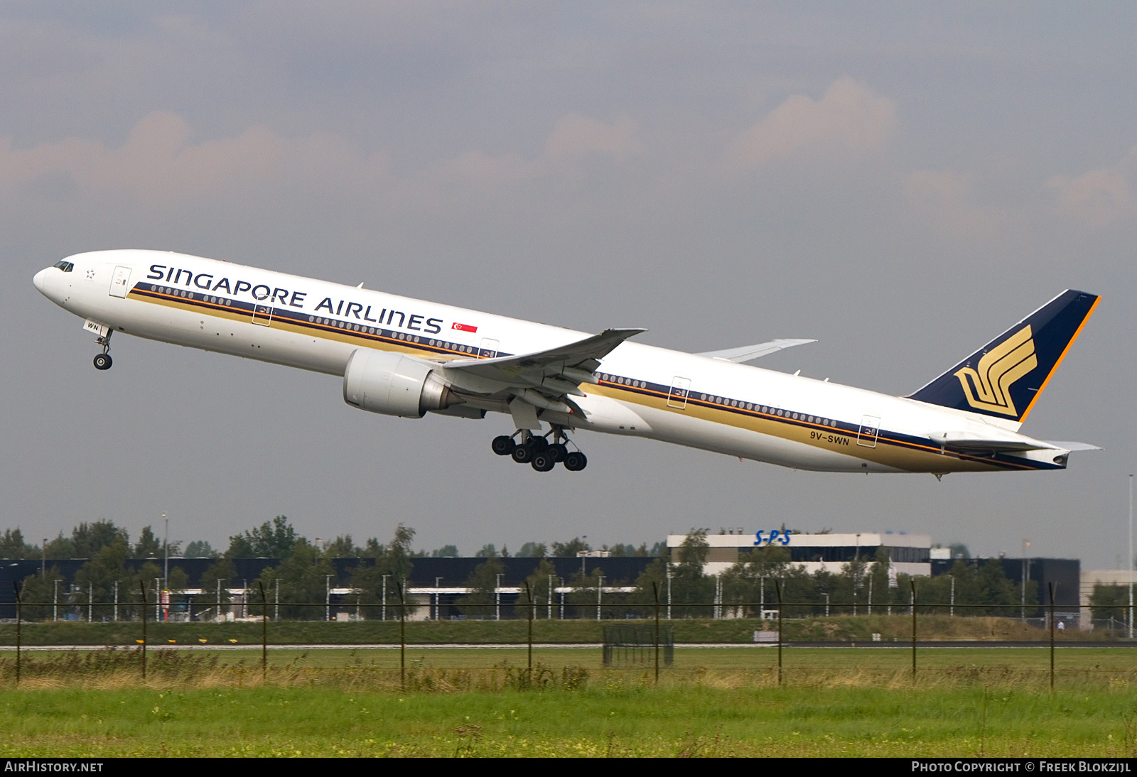 Aircraft Photo of 9V-SWN | Boeing 777-312/ER | Singapore Airlines | AirHistory.net #335432