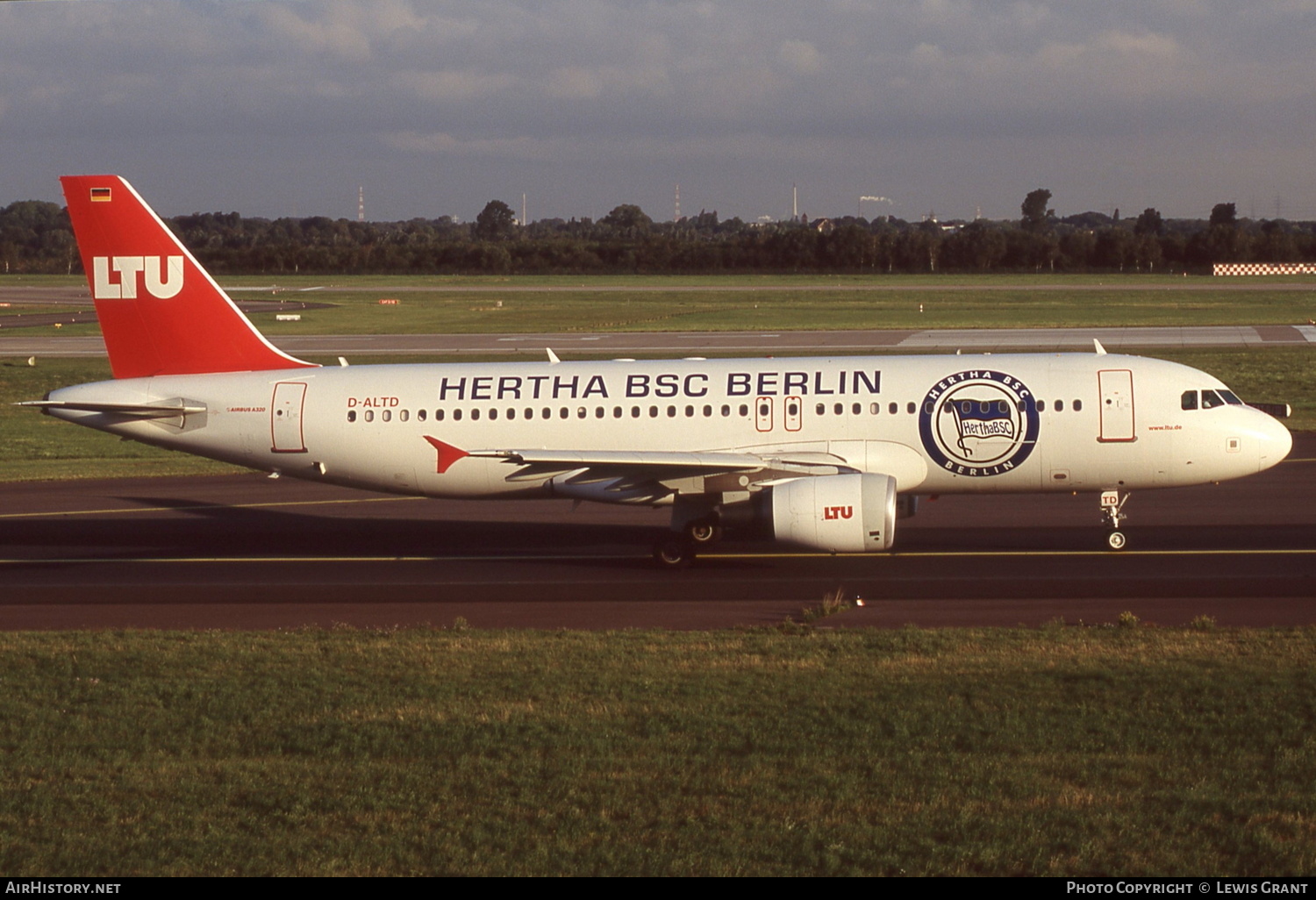 Aircraft Photo of D-ALTD | Airbus A320-214 | LTU - Lufttransport-Unternehmen | AirHistory.net #335519
