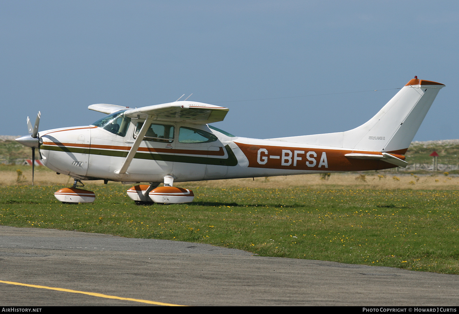 Aircraft Photo of G-BFSA | Reims F182Q Skylane | AirHistory.net #335619