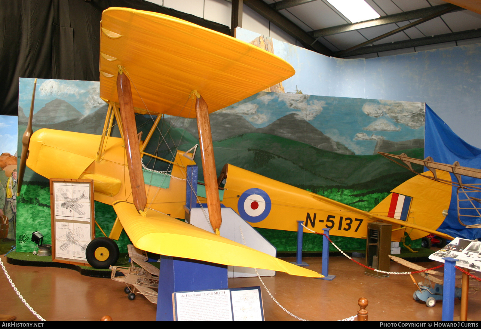 Aircraft Photo of G-BNDW / N5137 | De Havilland D.H. 82A Tiger Moth | UK - Air Force | AirHistory.net #335632