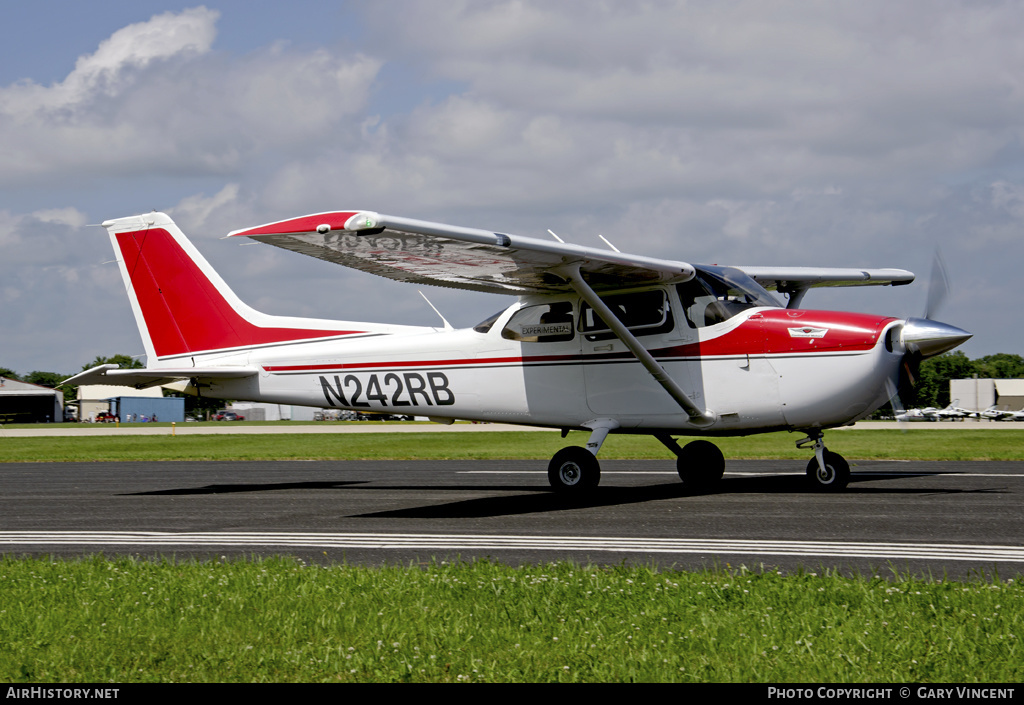 Aircraft Photo of N242RB | Cessna 172S Skyhawk | Continental Motors | AirHistory.net #335810