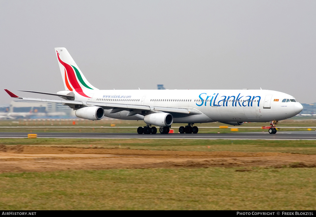 Aircraft Photo of 4R-ADB | Airbus A340-311 | SriLankan Airlines | AirHistory.net #335914