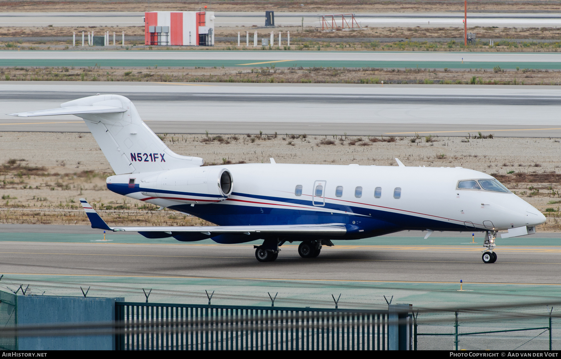 Aircraft Photo of N521FX | Bombardier Challenger 300 (BD-100-1A10) | AirHistory.net #336050