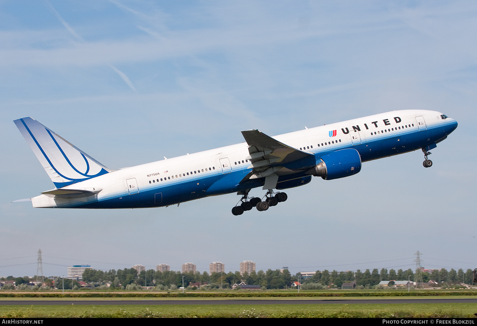 Aircraft Photo of N775UA | Boeing 777-222 | United Airlines | AirHistory.net #336110