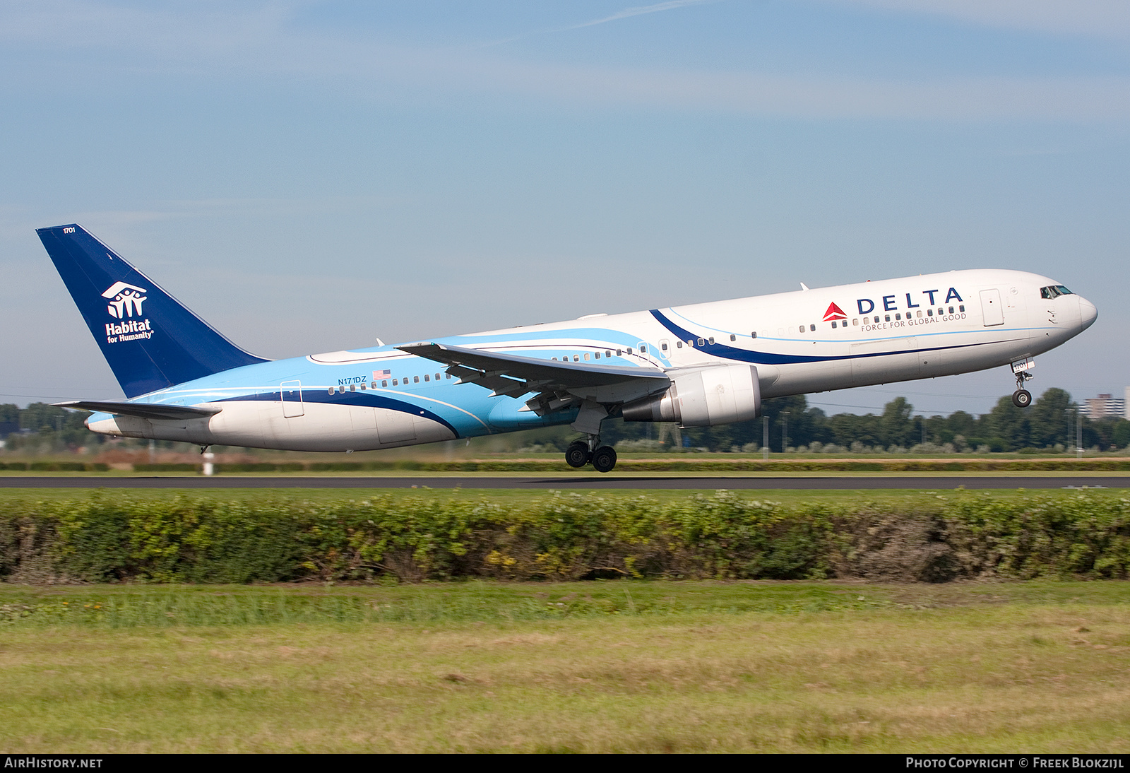 Aircraft Photo of N171DZ | Boeing 767-332/ER | Delta Air Lines | AirHistory.net #336111