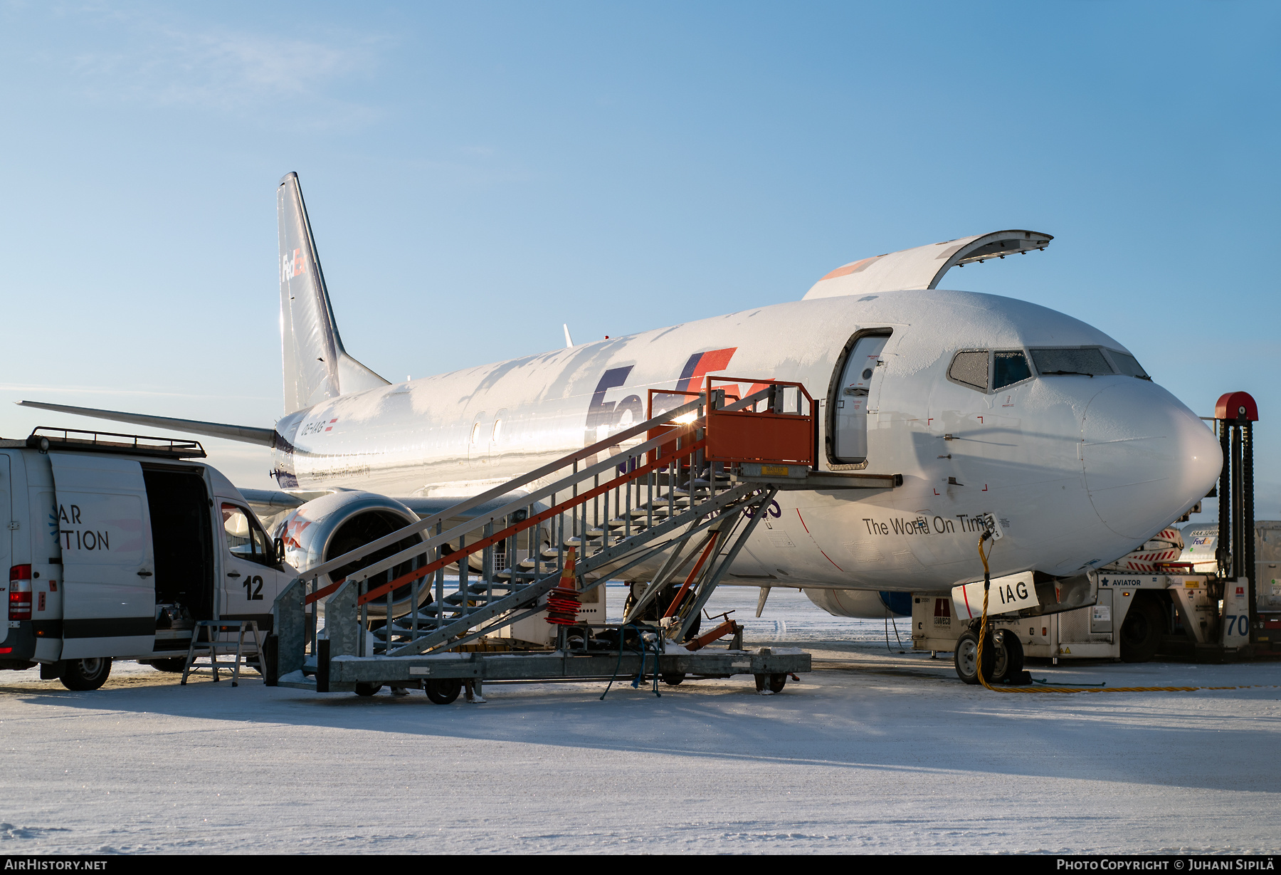 Aircraft Photo of OE-IAG | Boeing 737-408(SF) | FedEx Express | AirHistory.net #336145