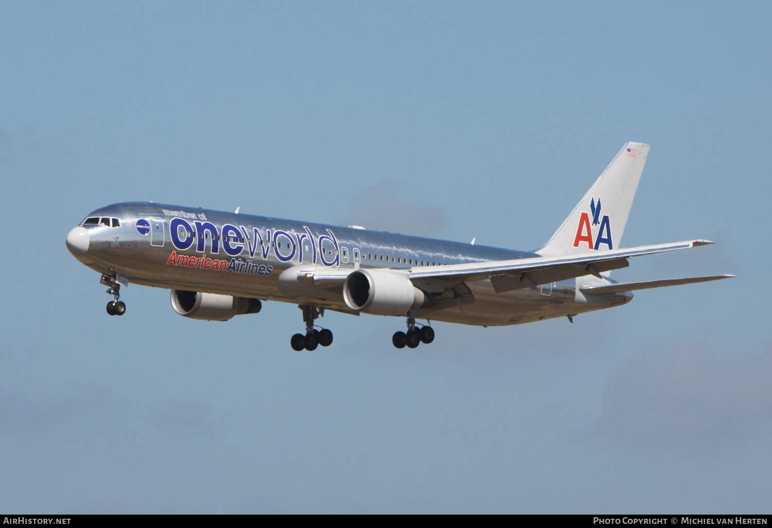 Aircraft Photo of N395AN | Boeing 767-323/ER | American Airlines | AirHistory.net #336189