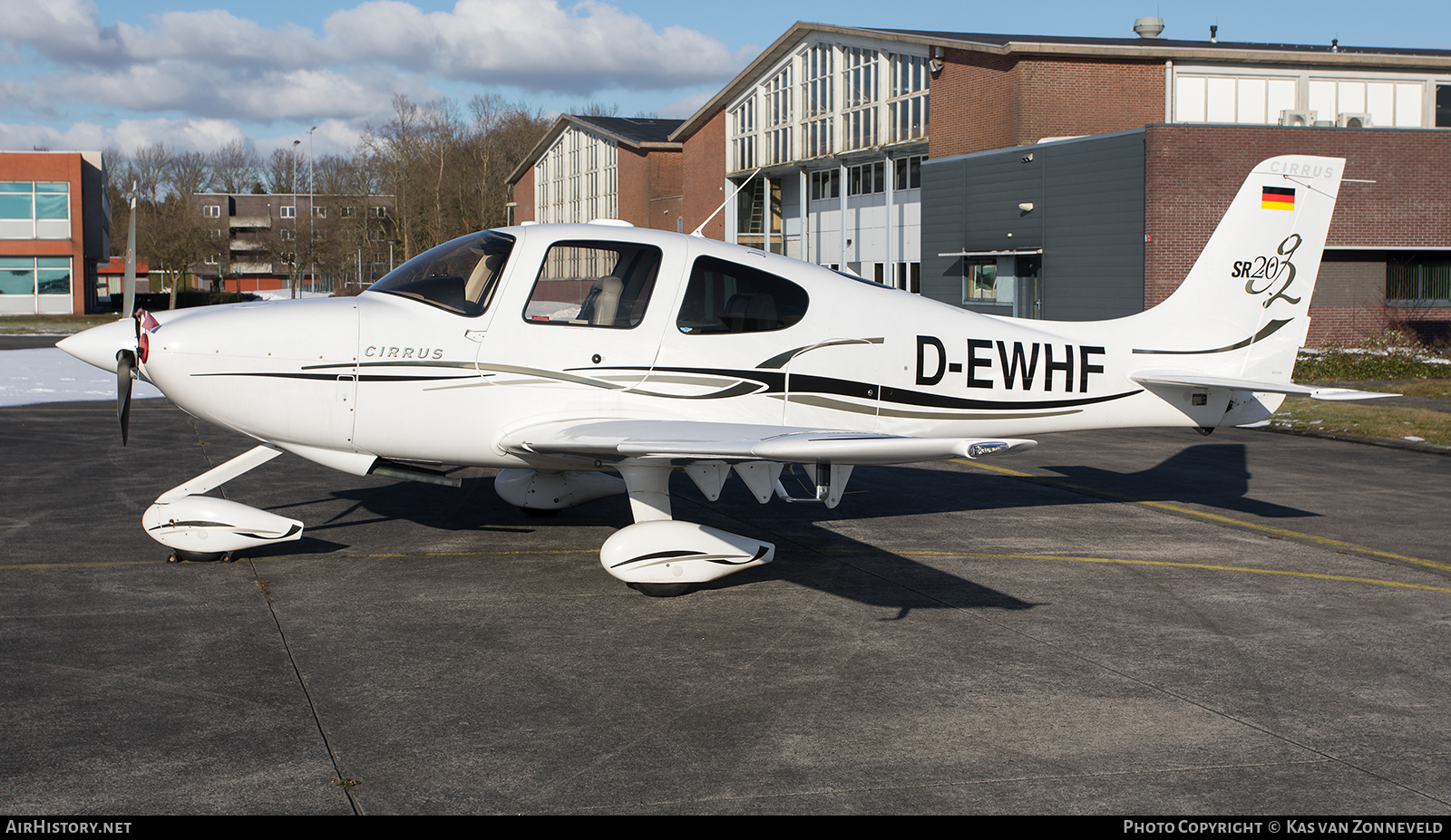 Aircraft Photo of D-EWHF | Cirrus SR-20 G2 | AirHistory.net #336376