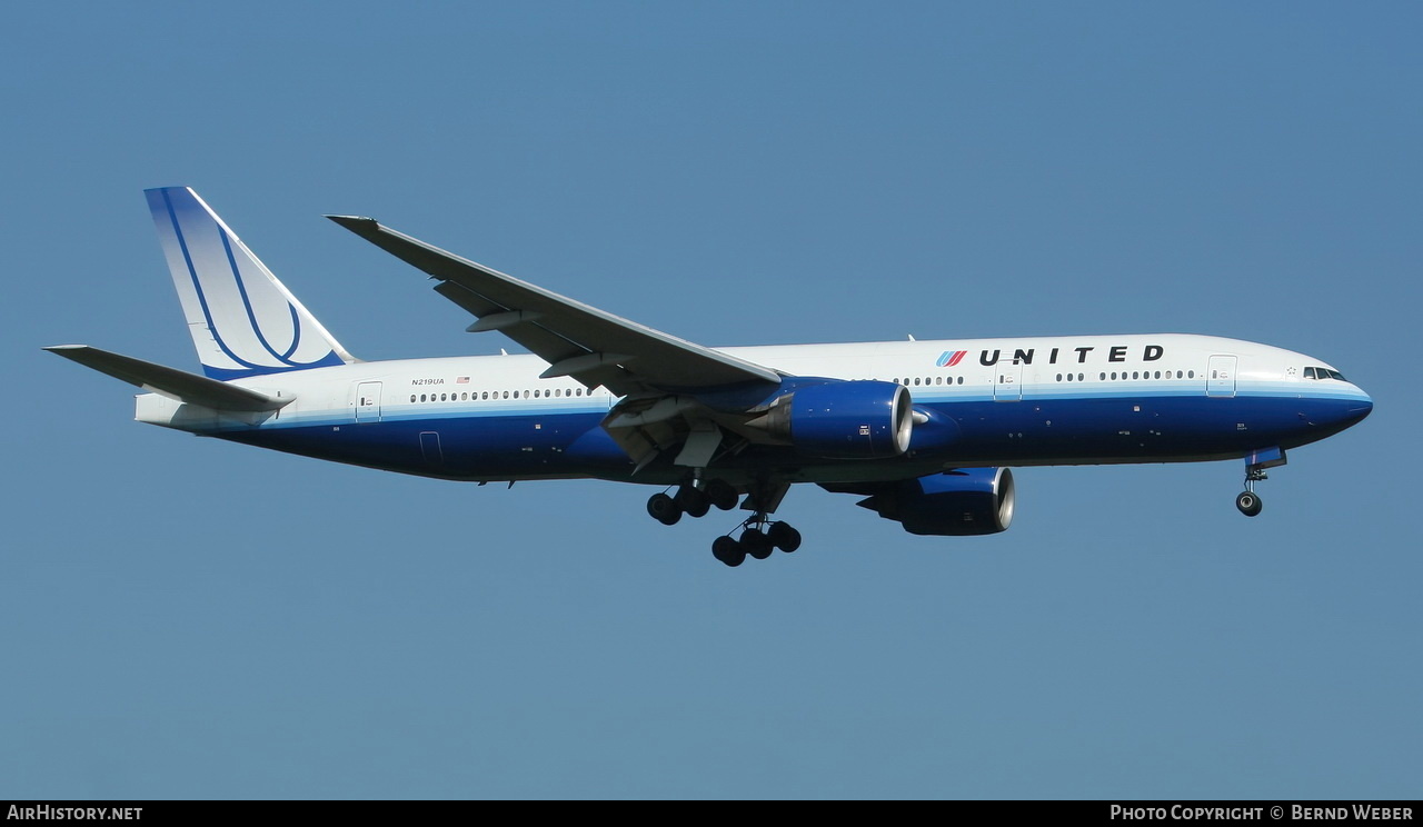 Aircraft Photo of N219UA | Boeing 777-200 | United Airlines | AirHistory.net #336494